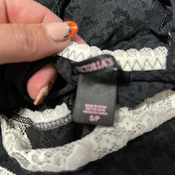 Victoria Secret black and white lace slip top size small - Picture 4 of 6